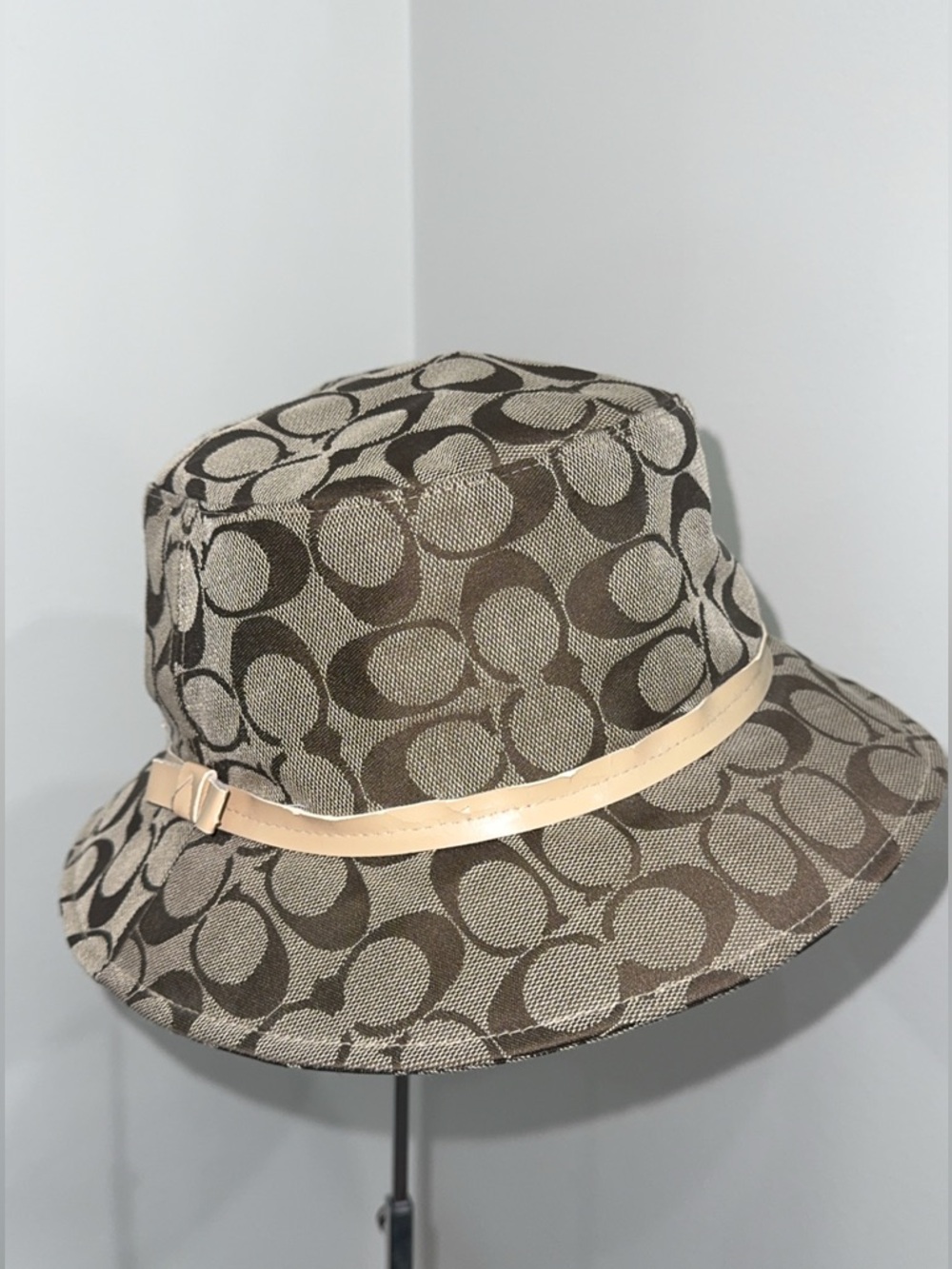 Coach Women’s Monogram Signature Bow Bucket Hat in Brown Beige Trim AUTHENTIC - Picture 3 of 10